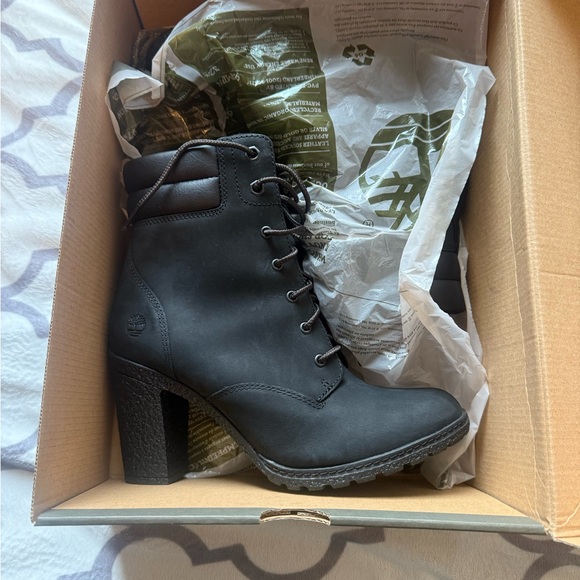 Timberland Women's Black Lace-Up Boots - Picture 2 of 6